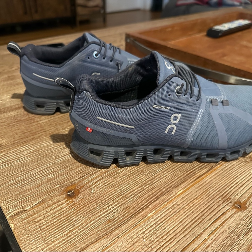 On Cloud 5 waterproof sneakers
